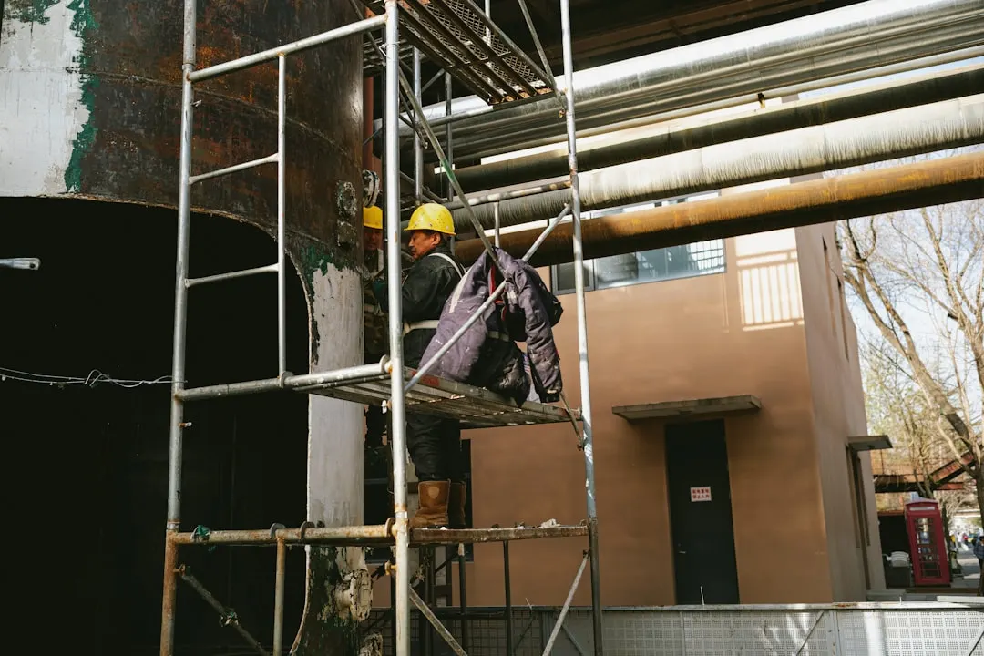 上海旭轶脚手架安装:厂房改造项目中的钢管搭建方案解析正文配图 2